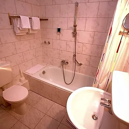 Airport Walldorf 4*