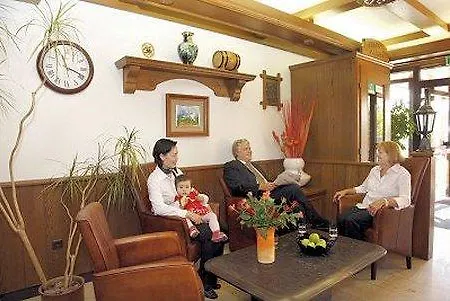 فندق Airport Walldorf 4*