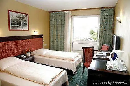 Airport Walldorf 4*